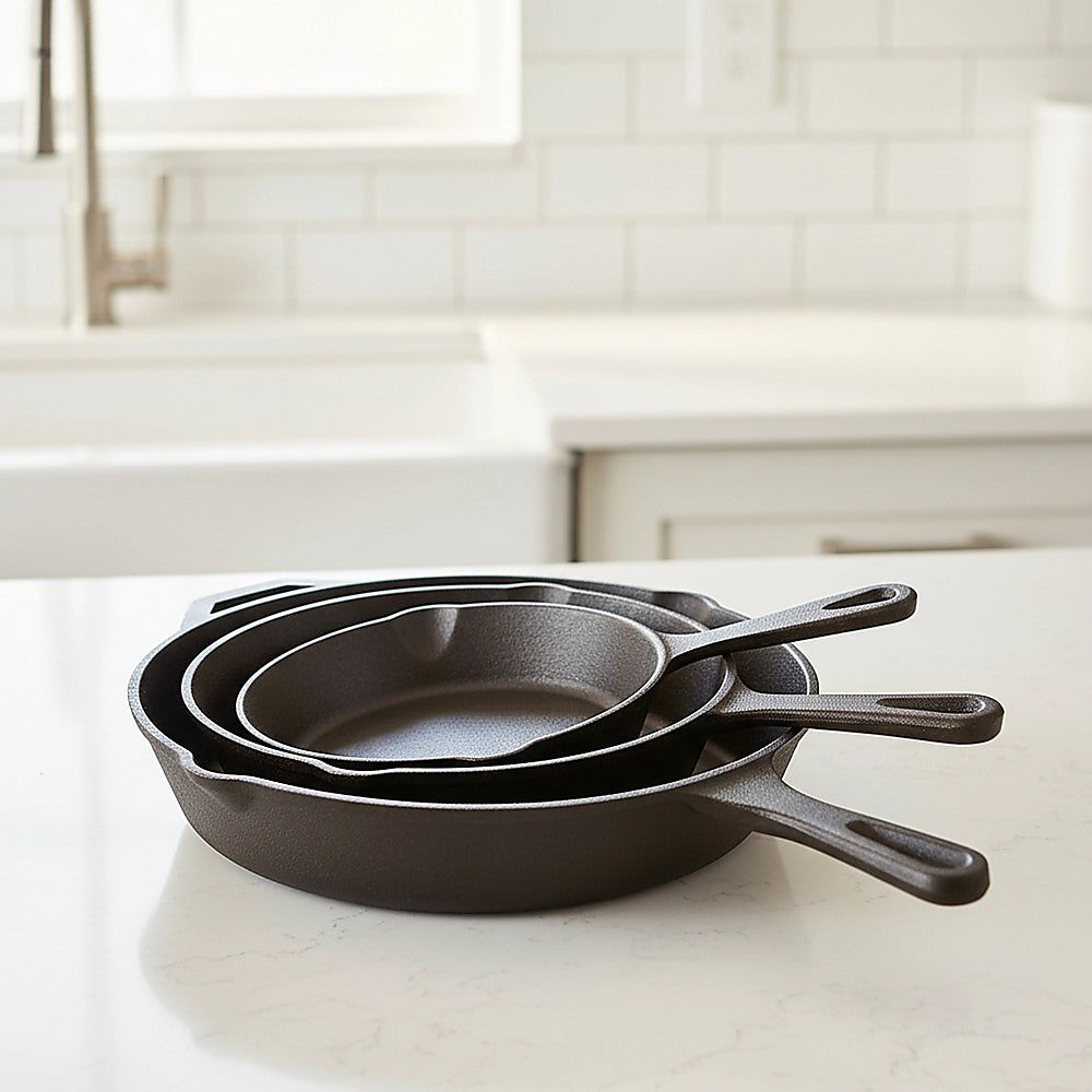 Randy & Travis 3-Piece Pre-Seasoned Cast Iron Skillet Set