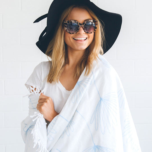 Daydreaming Round Beach Towel & Picnic Blanket 150cm